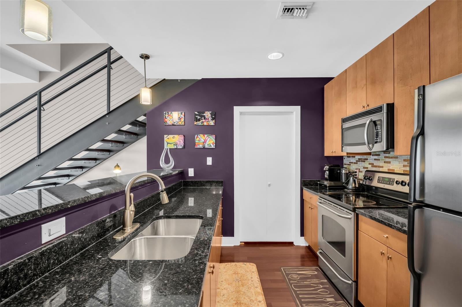 Image 4 of 49 For 1010 Central Avenue 417