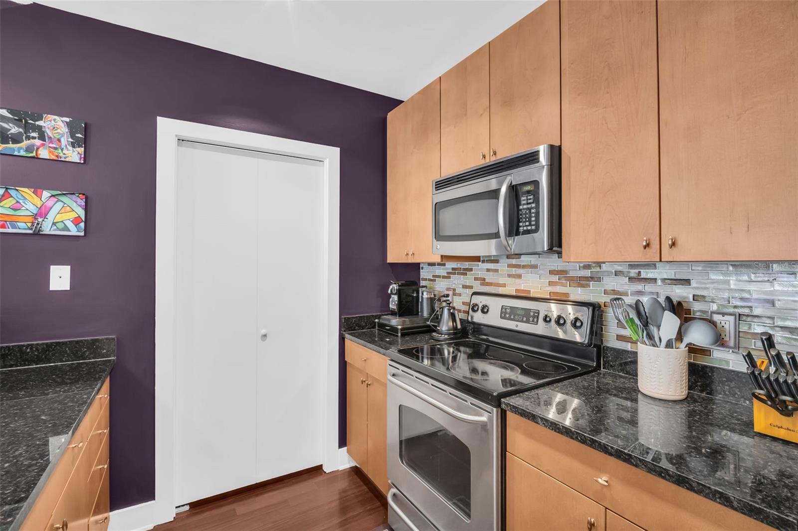 Image 5 of 49 For 1010 Central Avenue 417