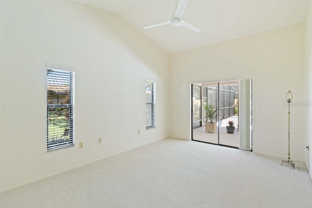 Image 17 of 39 For 5206 Woodlawn Circle E