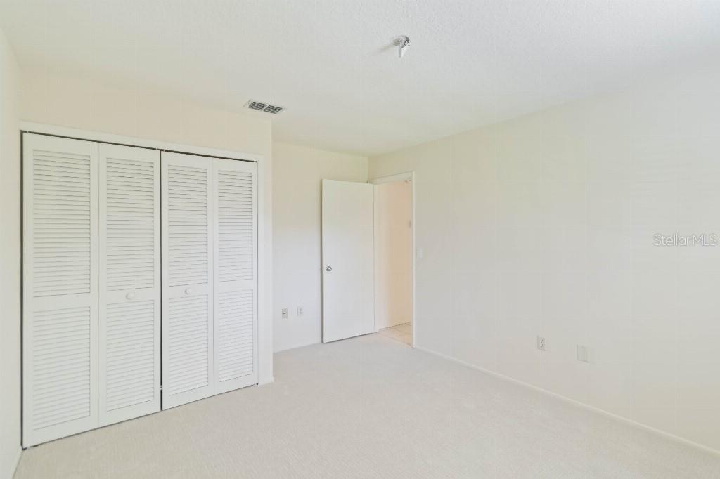 Image 24 of 39 For 5206 Woodlawn Circle E