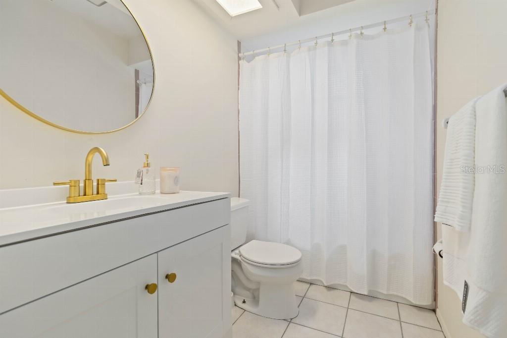 Image 25 of 39 For 5206 Woodlawn Circle E