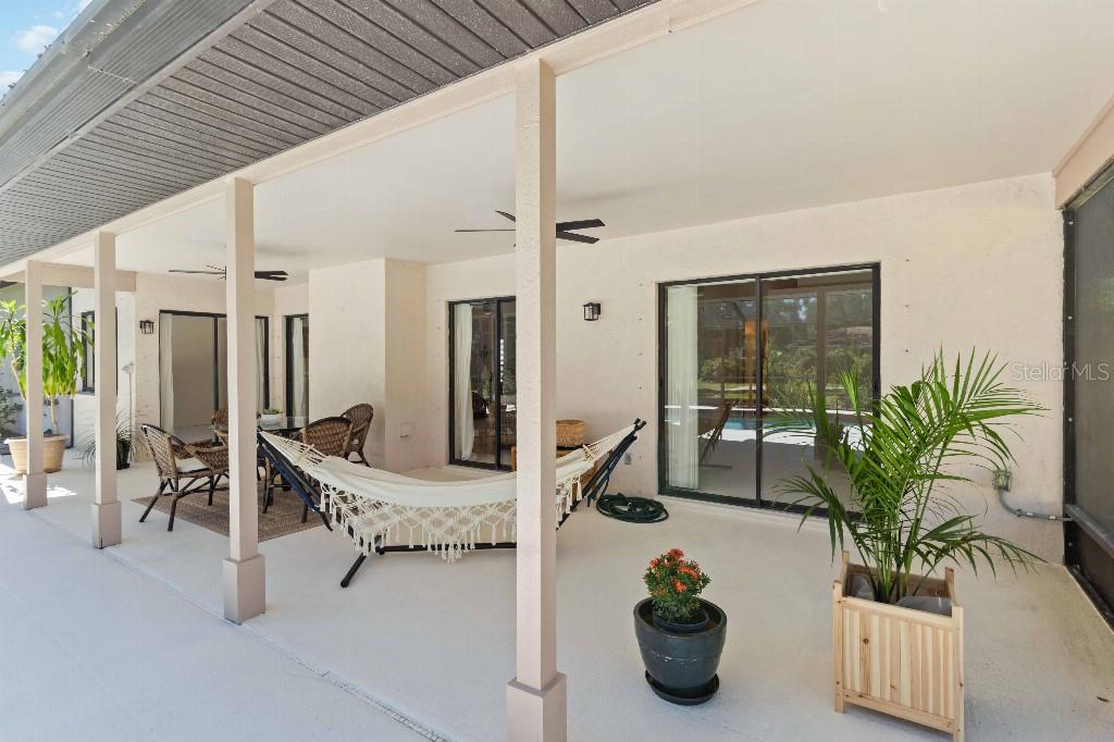 Image 27 of 39 For 5206 Woodlawn Circle E