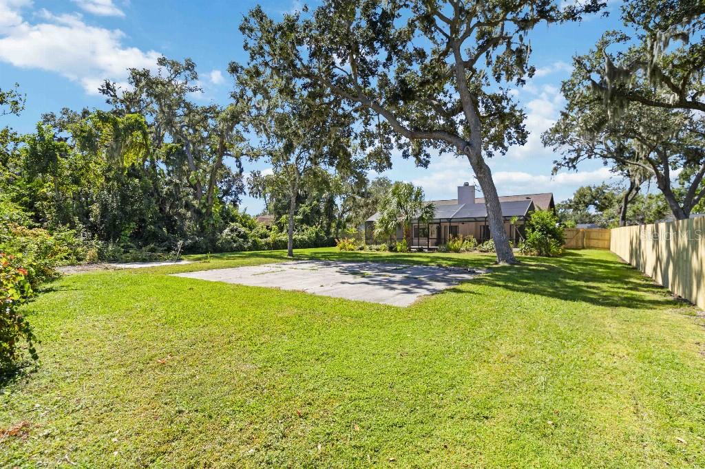 Image 34 of 39 For 5206 Woodlawn Circle E