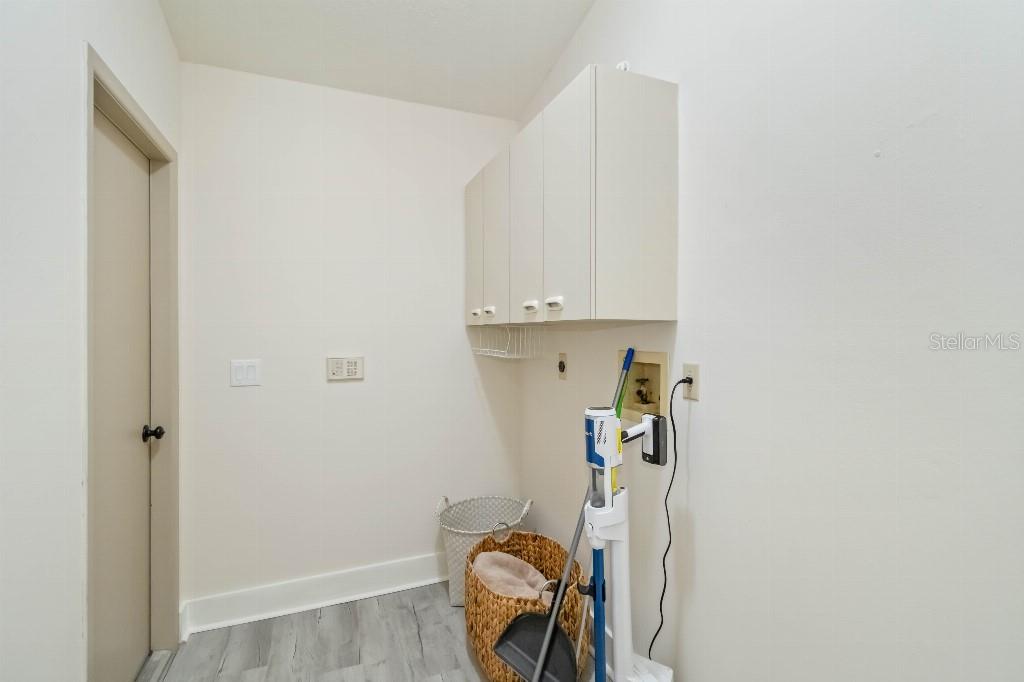 Image 36 of 39 For 5206 Woodlawn Circle E