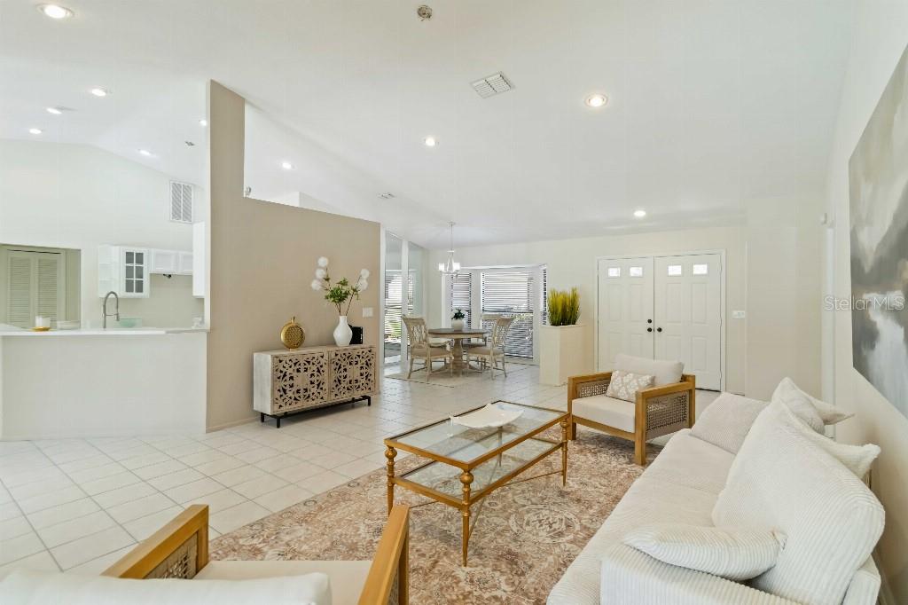 Image 7 of 39 For 5206 Woodlawn Circle E