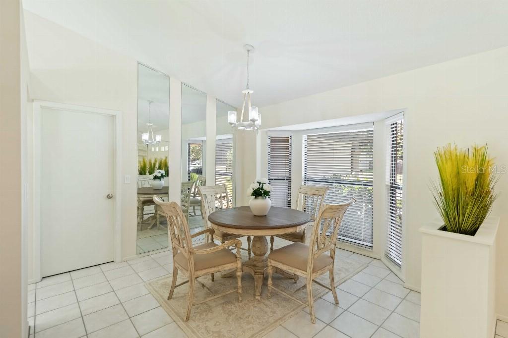 Image 8 of 39 For 5206 Woodlawn Circle E