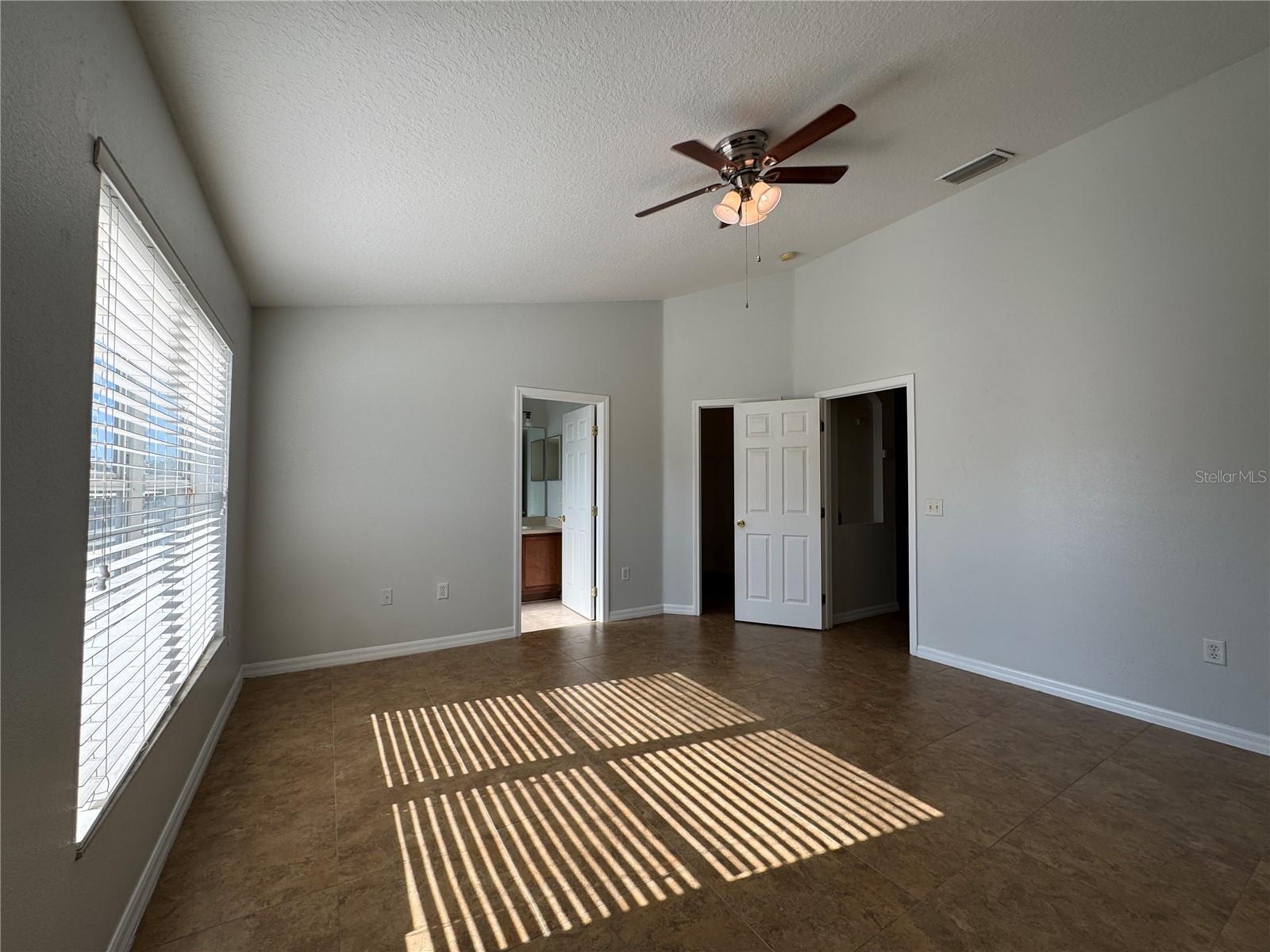 Image 21 of 31 For 1561 Blue Magnolia Road