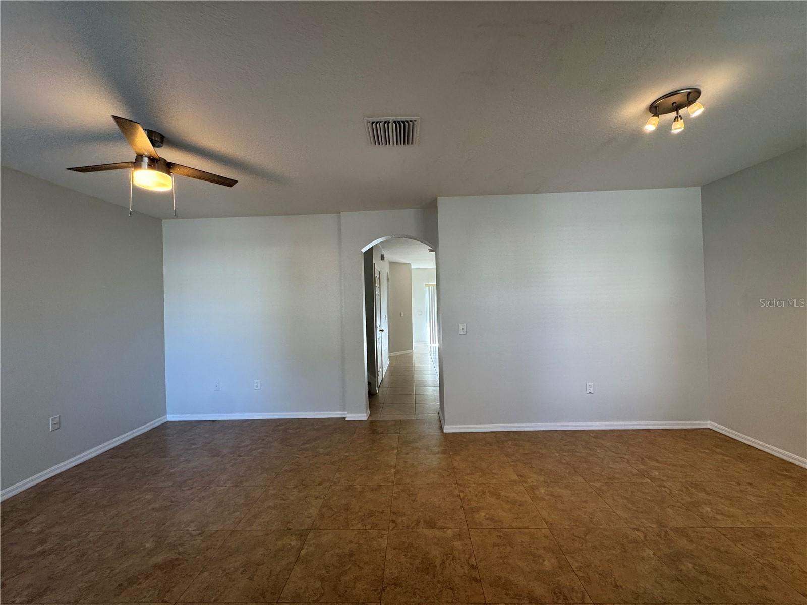 Image 9 of 31 For 1561 Blue Magnolia Road