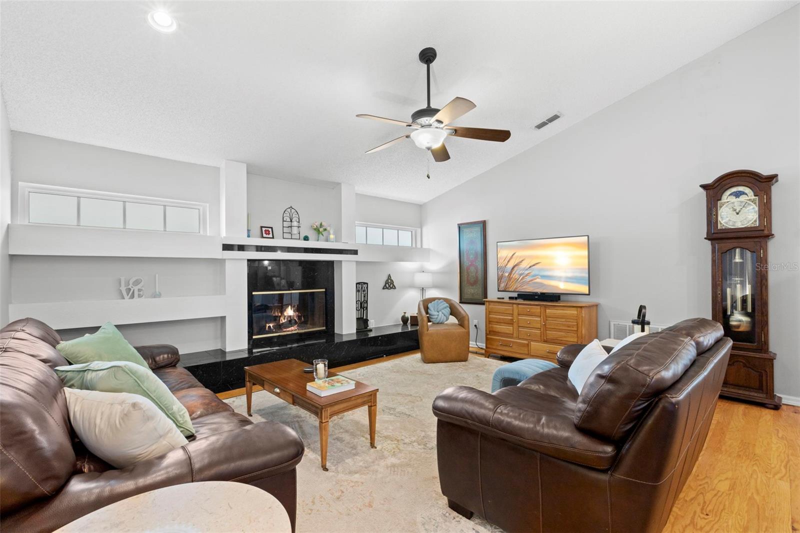 Image 19 of 48 For 4766 Stoneview Circle