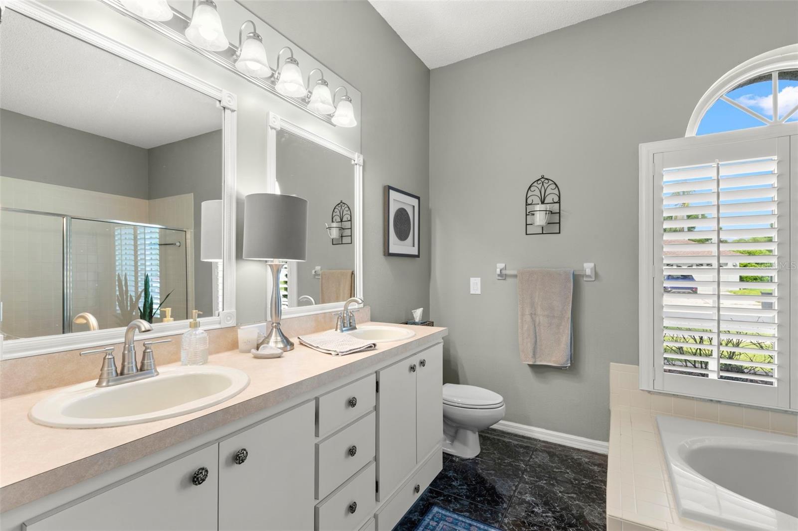 Image 24 of 48 For 4766 Stoneview Circle