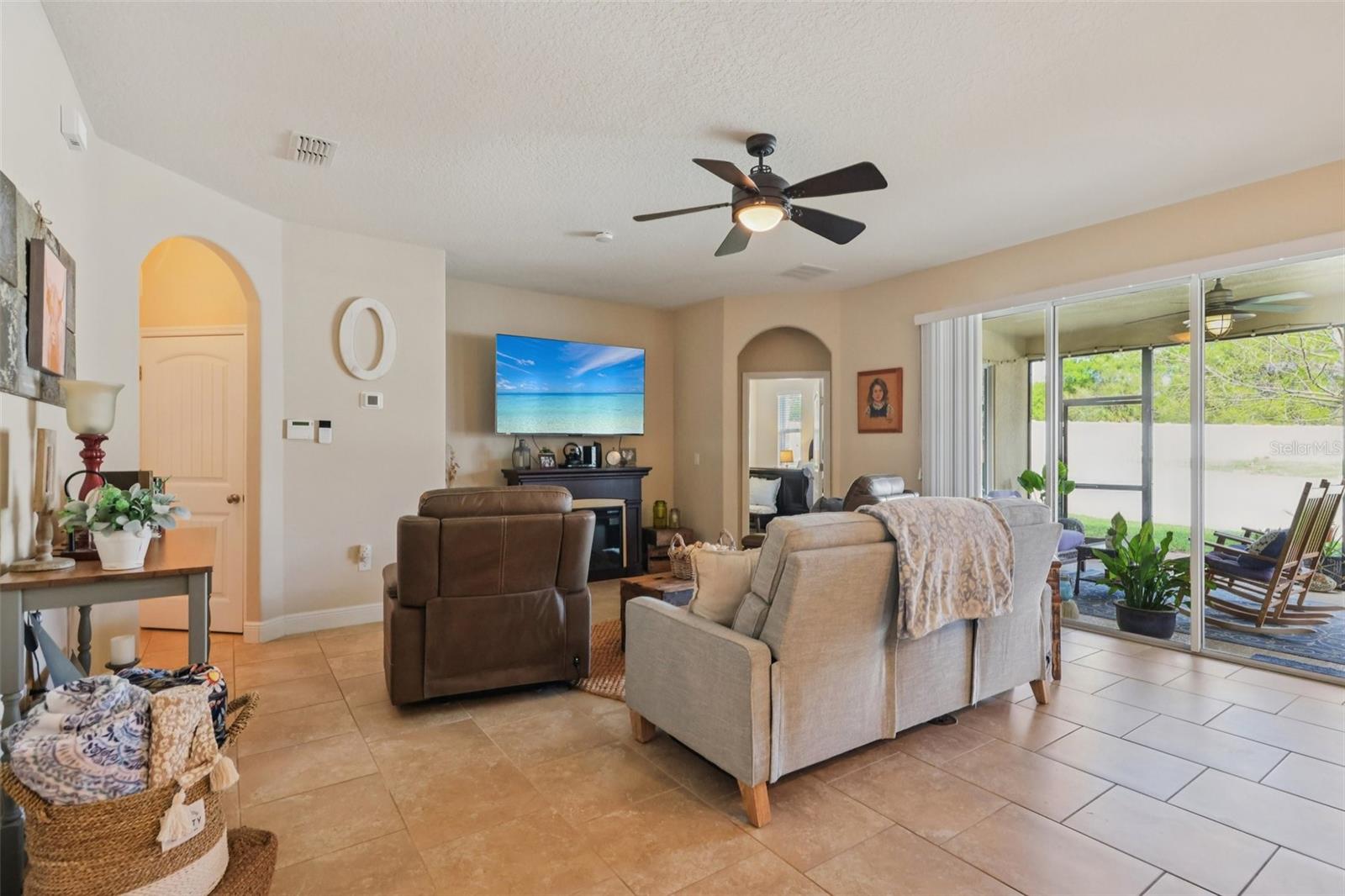 Image 4 of 41 For 4001 Chandler Estates Drive