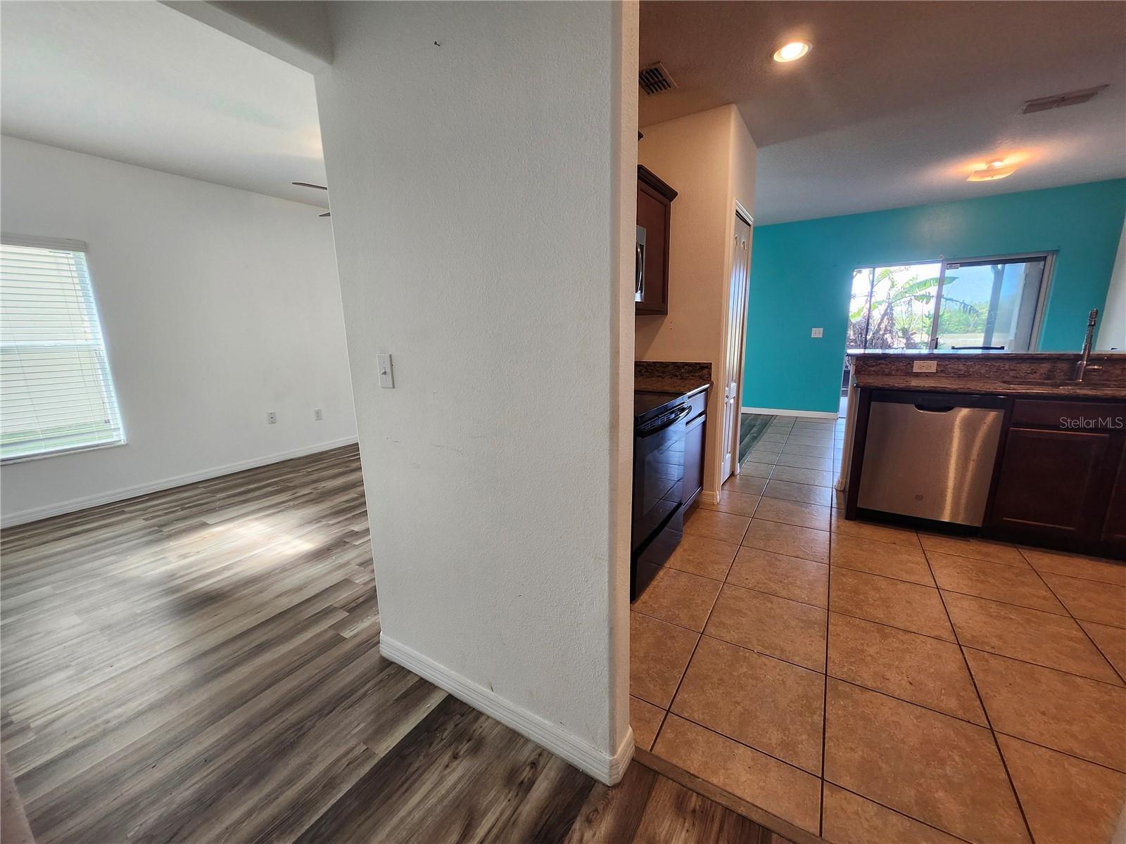 Image 11 of 31 For 949 Seminole Sky Drive