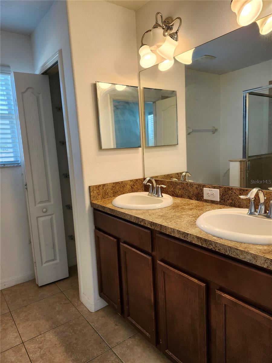 Image 22 of 31 For 949 Seminole Sky Drive