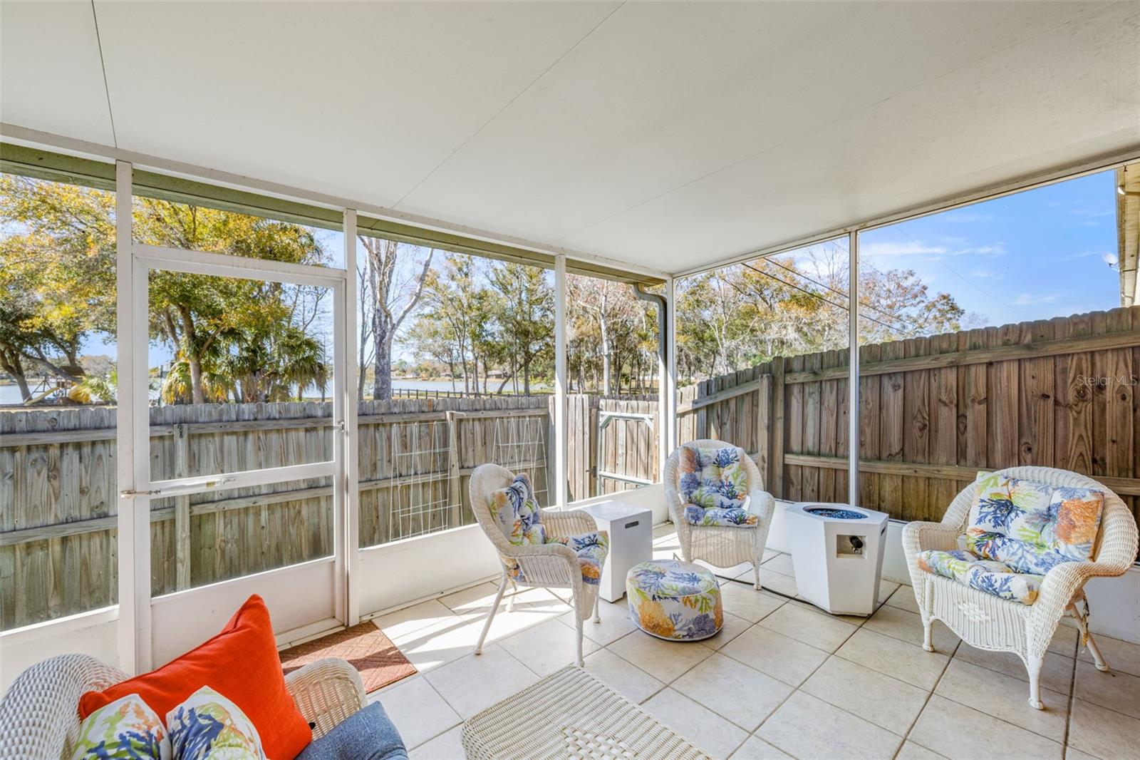 Image 24 of 36 For 11016 Blaine Top Place