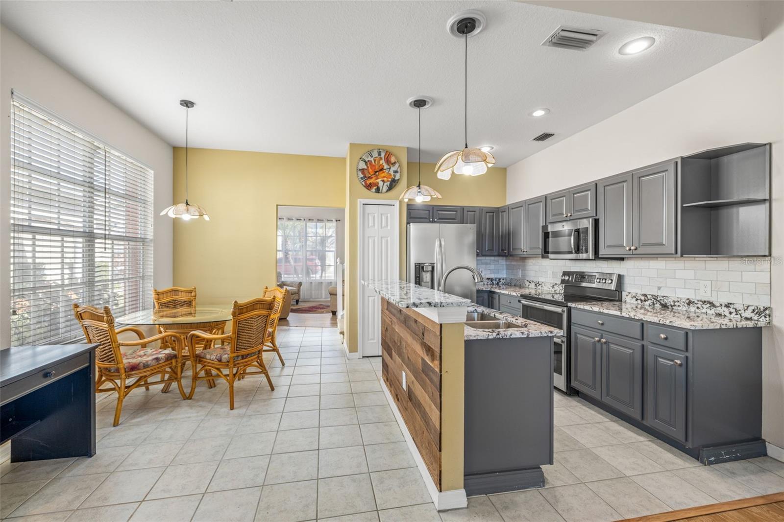 Image 9 of 36 For 11016 Blaine Top Place