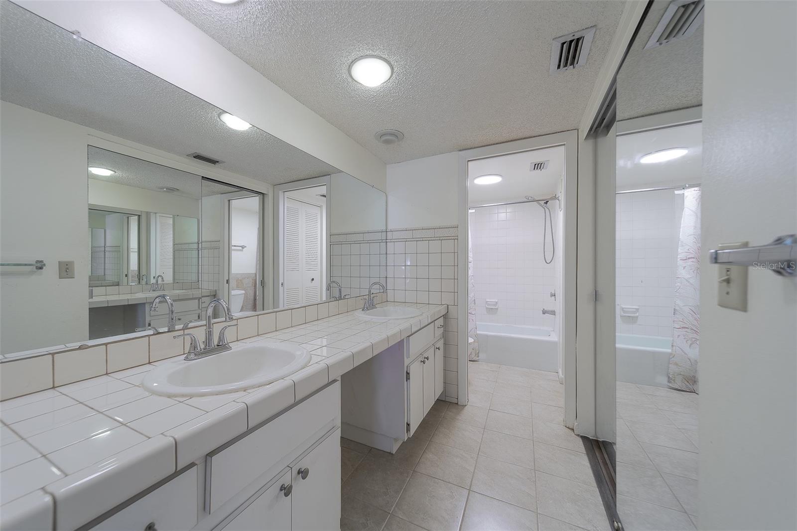 Image 23 of 47 For 225 Country Club Drive F1210