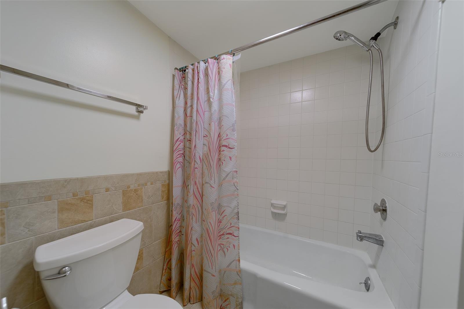 Image 24 of 47 For 225 Country Club Drive F1210