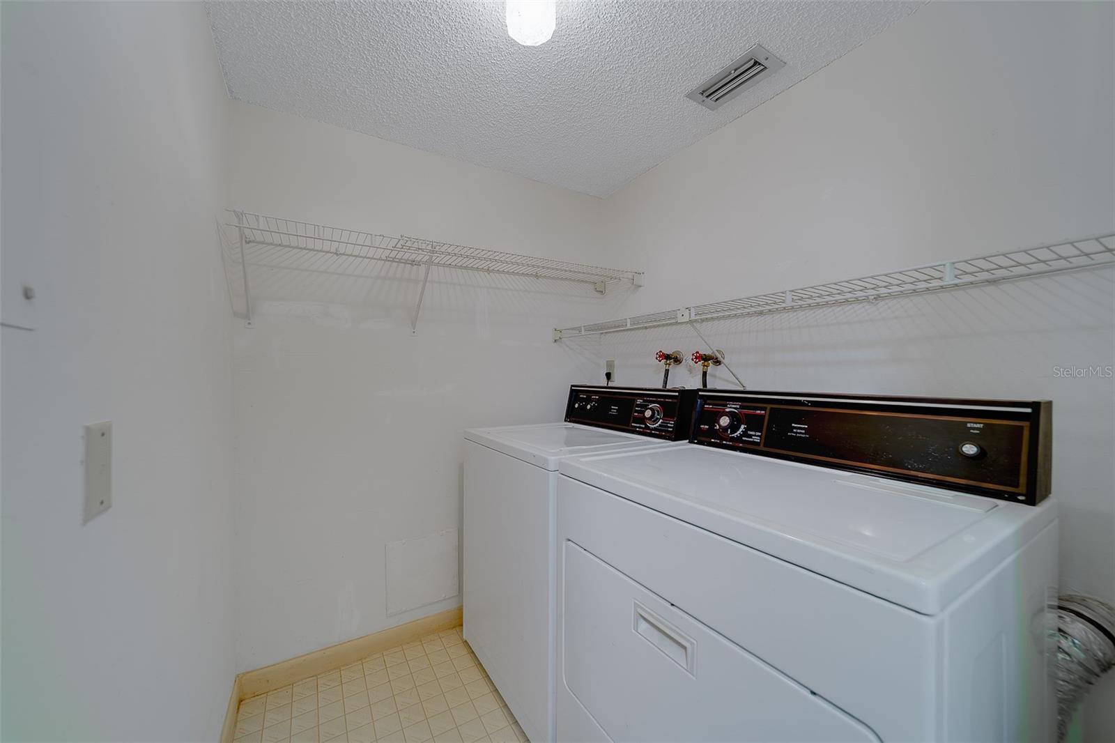 Image 26 of 47 For 225 Country Club Drive F1210