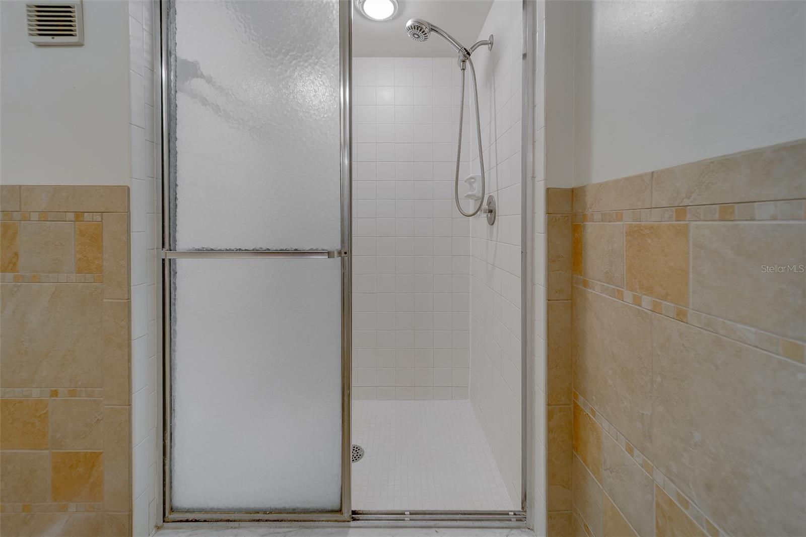 Image 33 of 47 For 225 Country Club Drive F1210