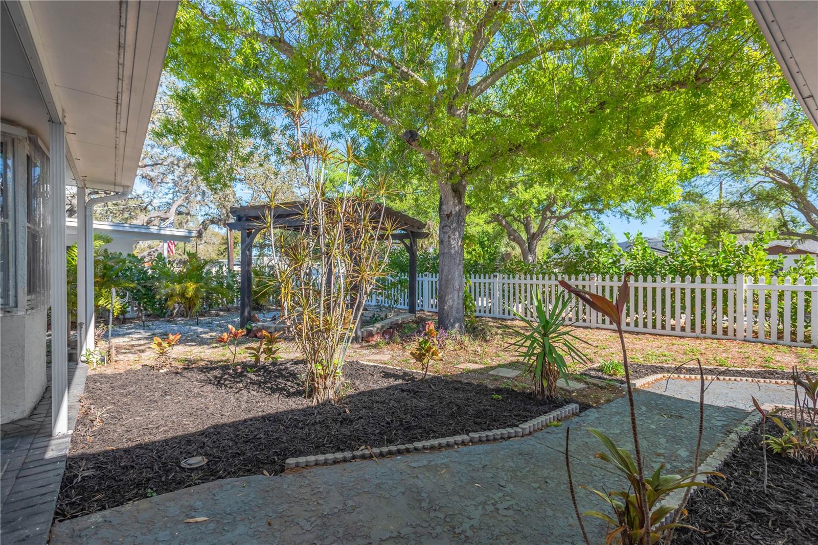 Image 11 of 51 For 6305 Selbourne Avenue