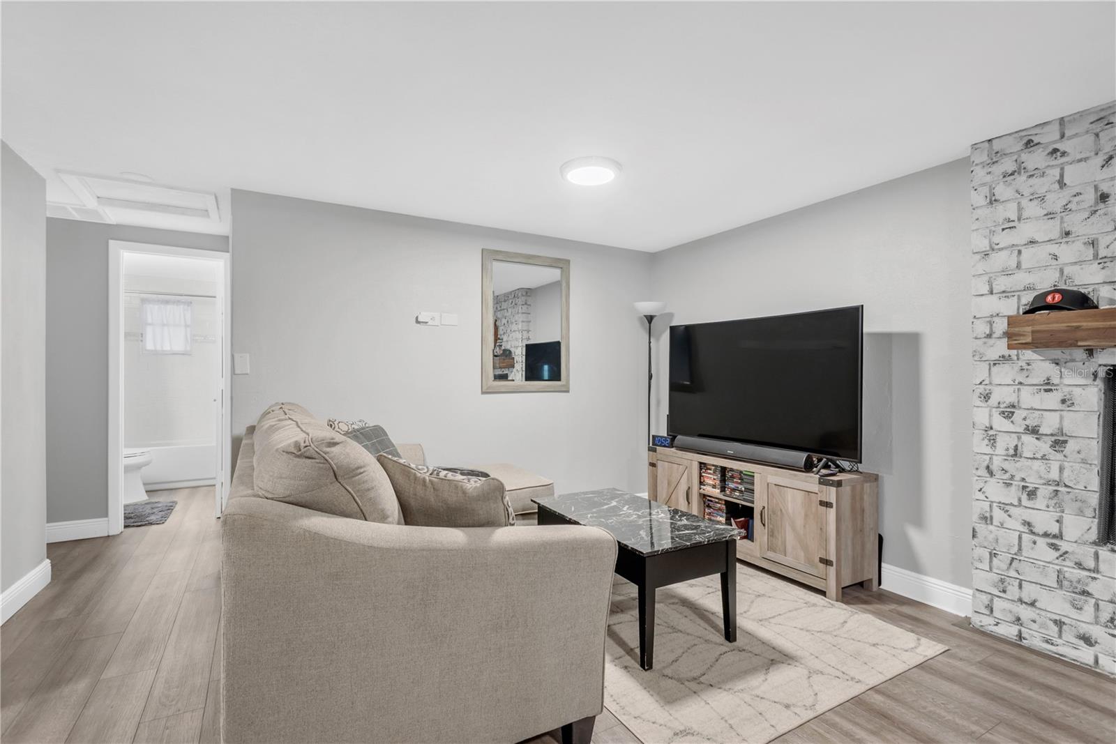 Image 15 of 51 For 6305 Selbourne Avenue