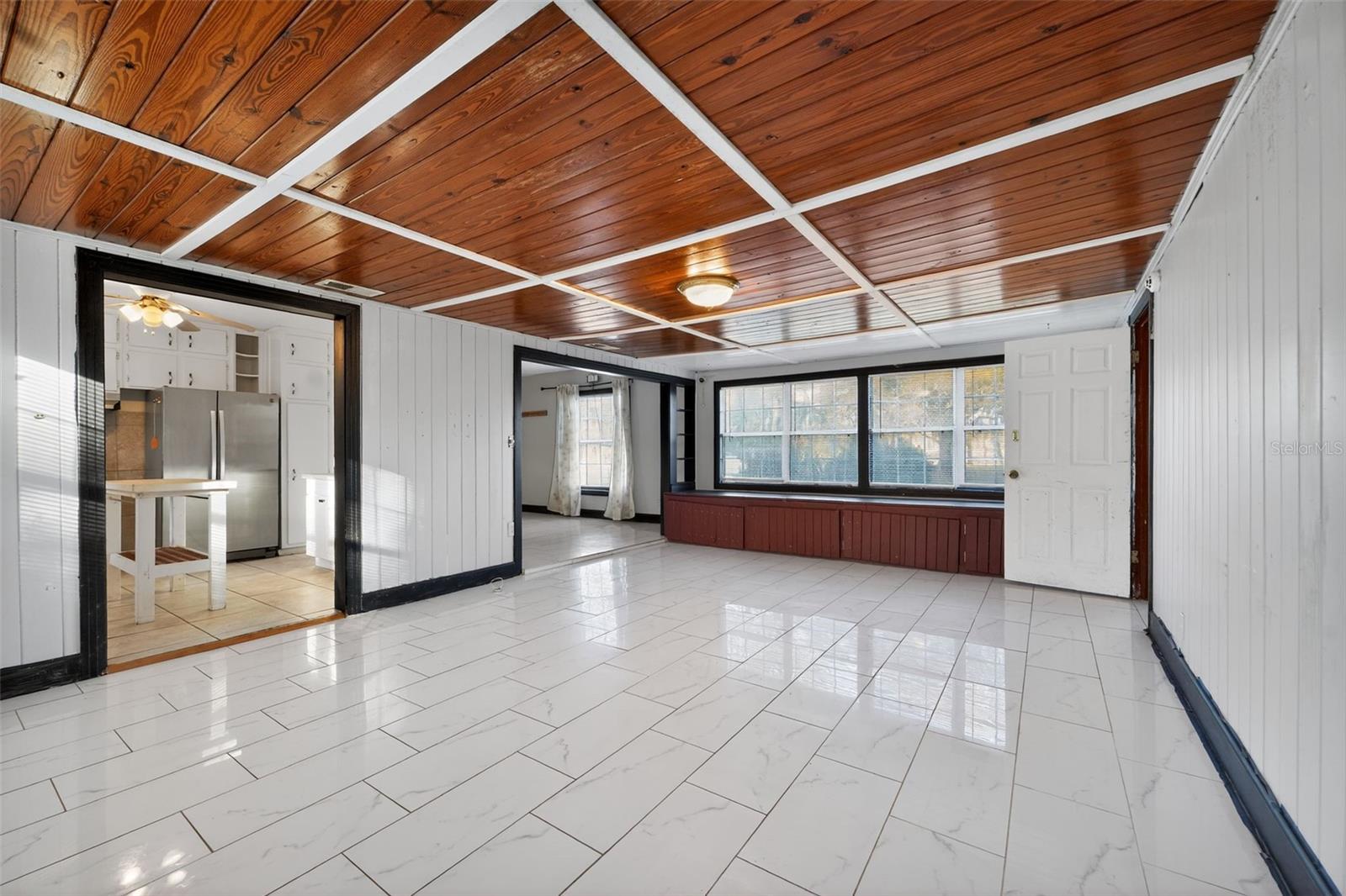 Image 22 of 37 For 2285 Lake Drive