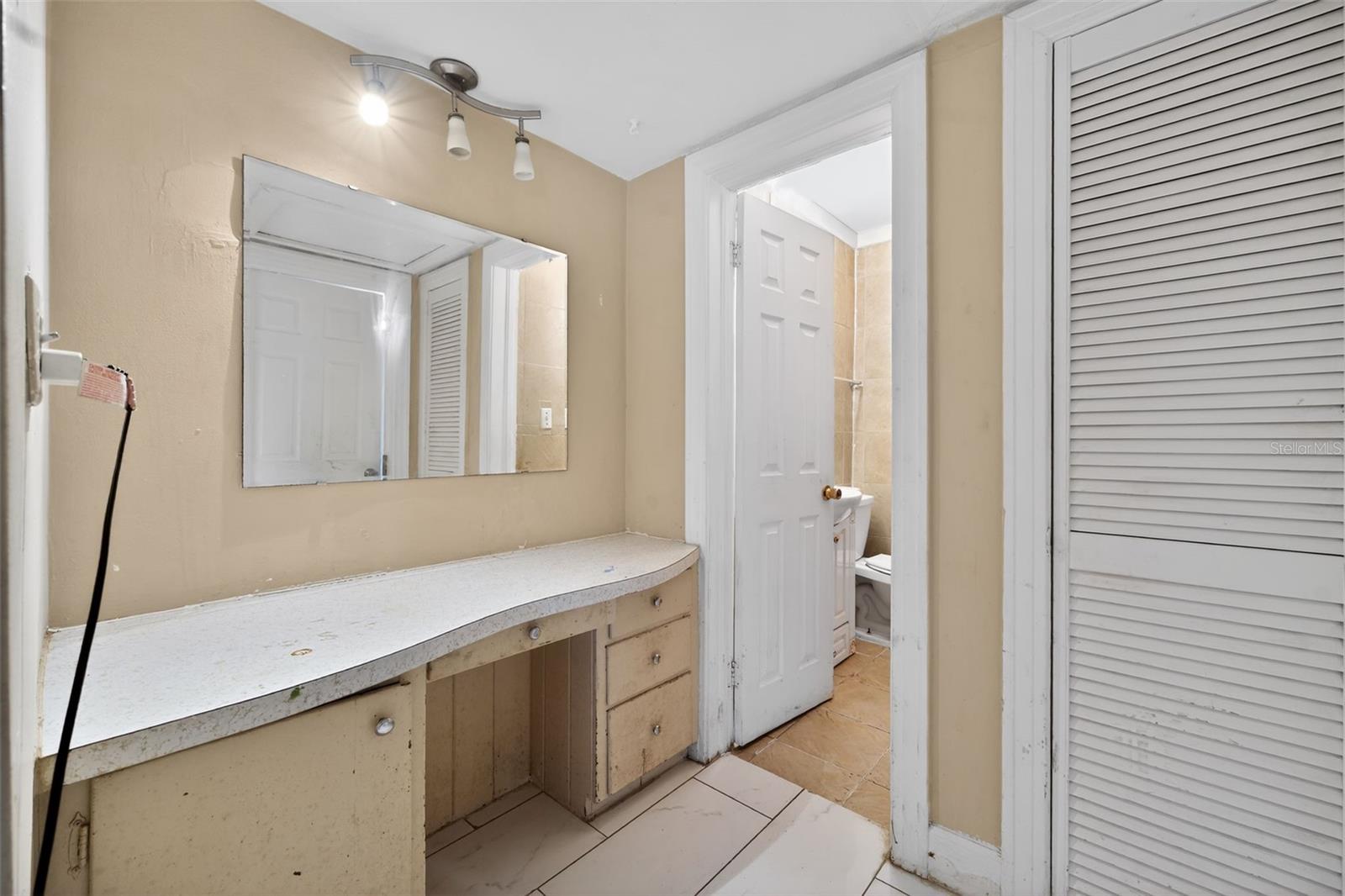 Image 33 of 37 For 2285 Lake Drive