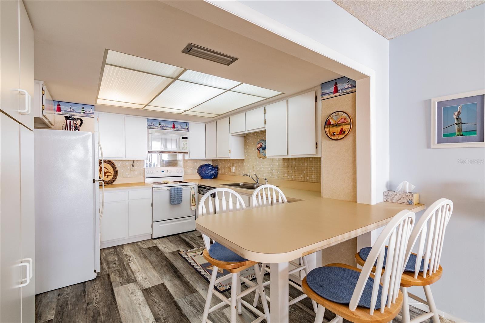 Image 16 of 55 For 17920 Gulf Boulevard 1208