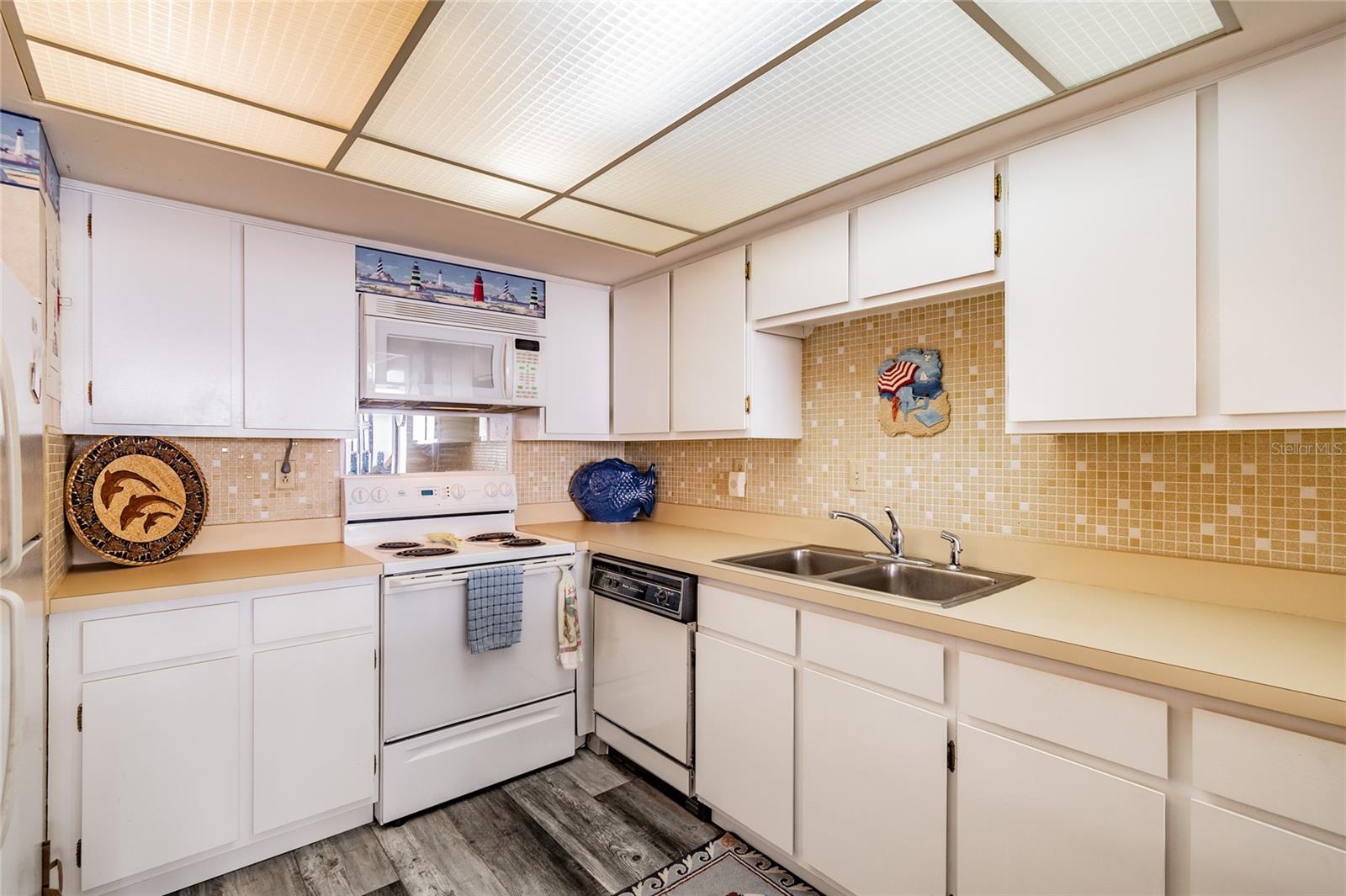 Image 17 of 55 For 17920 Gulf Boulevard 1208