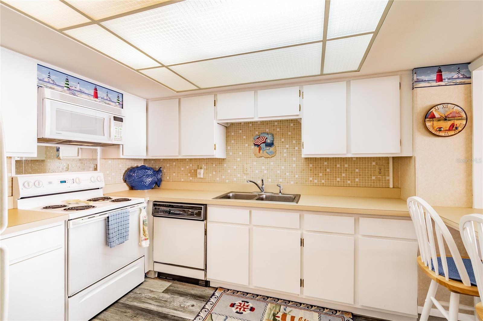 Image 20 of 55 For 17920 Gulf Boulevard 1208