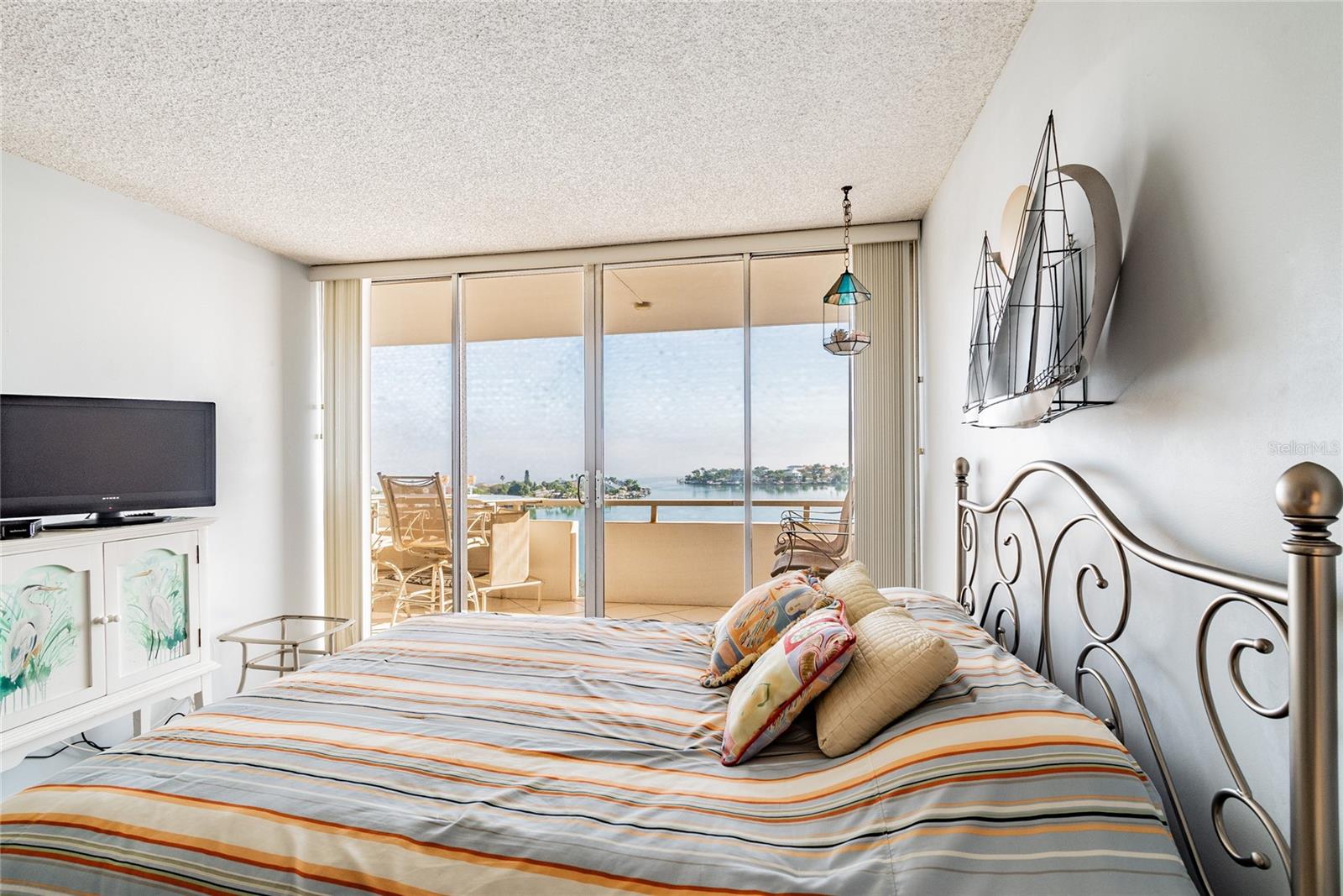 Image 28 of 55 For 17920 Gulf Boulevard 1208