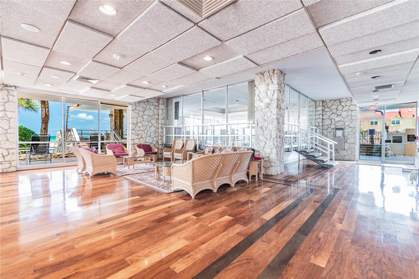 Image 36 of 55 For 17920 Gulf Boulevard 1208