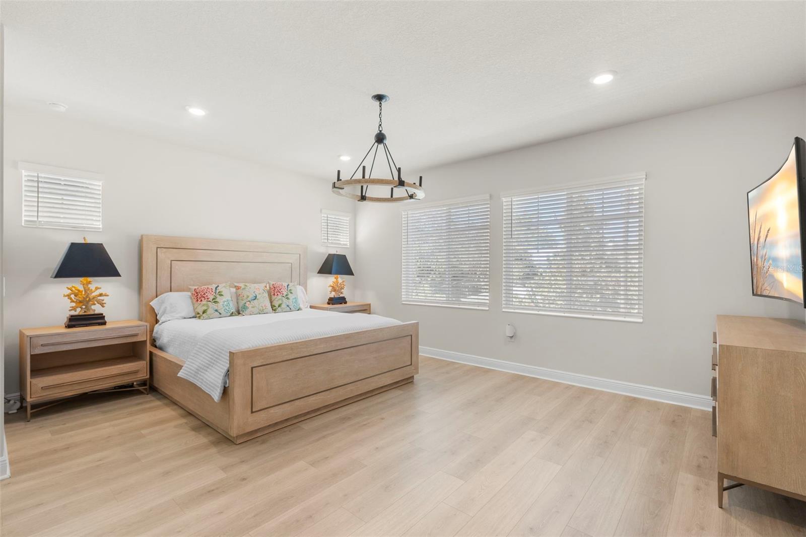 Image 31 of 44 For 1619 47th Avenue N