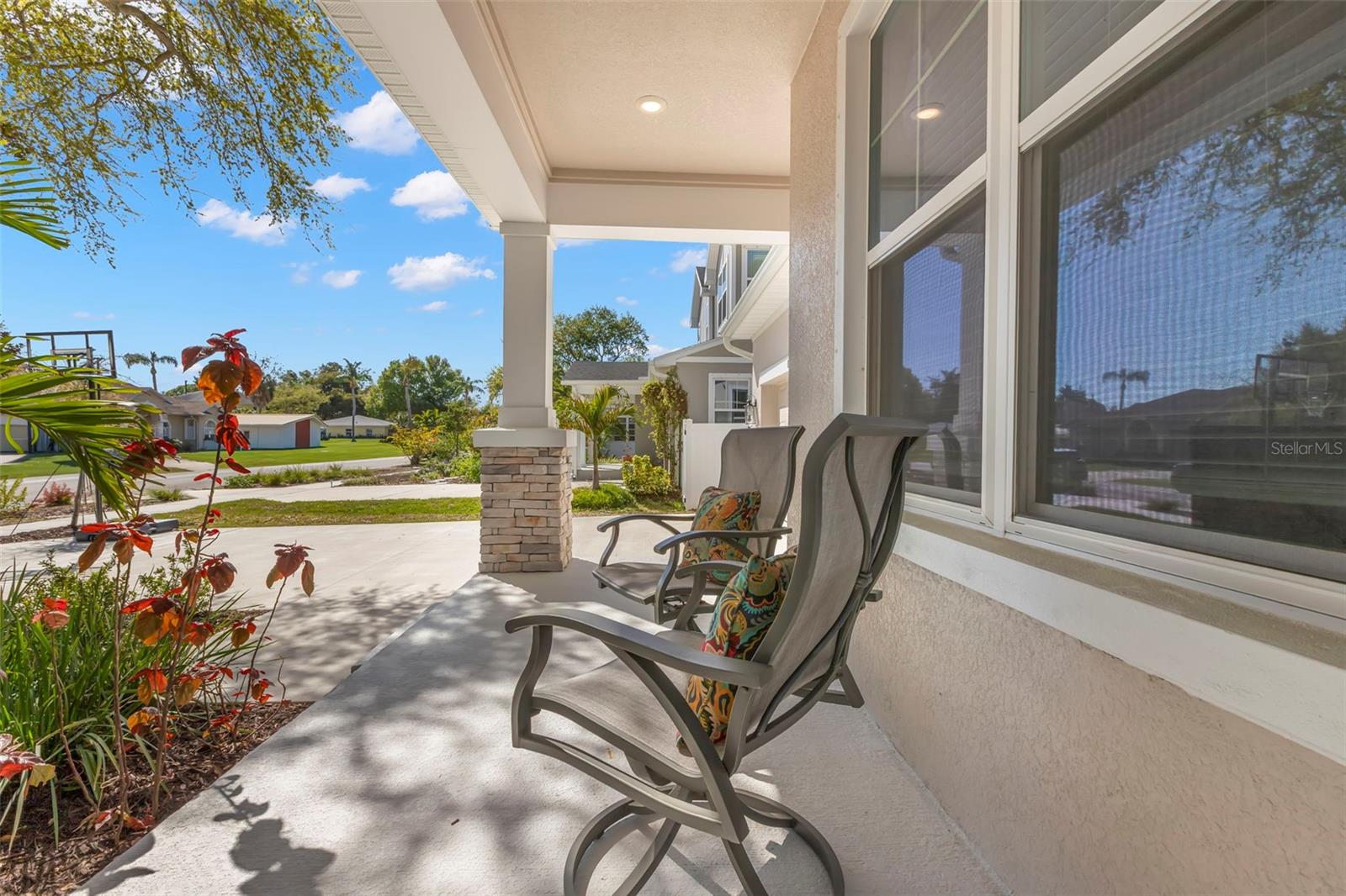 Image 5 of 44 For 1619 47th Avenue N