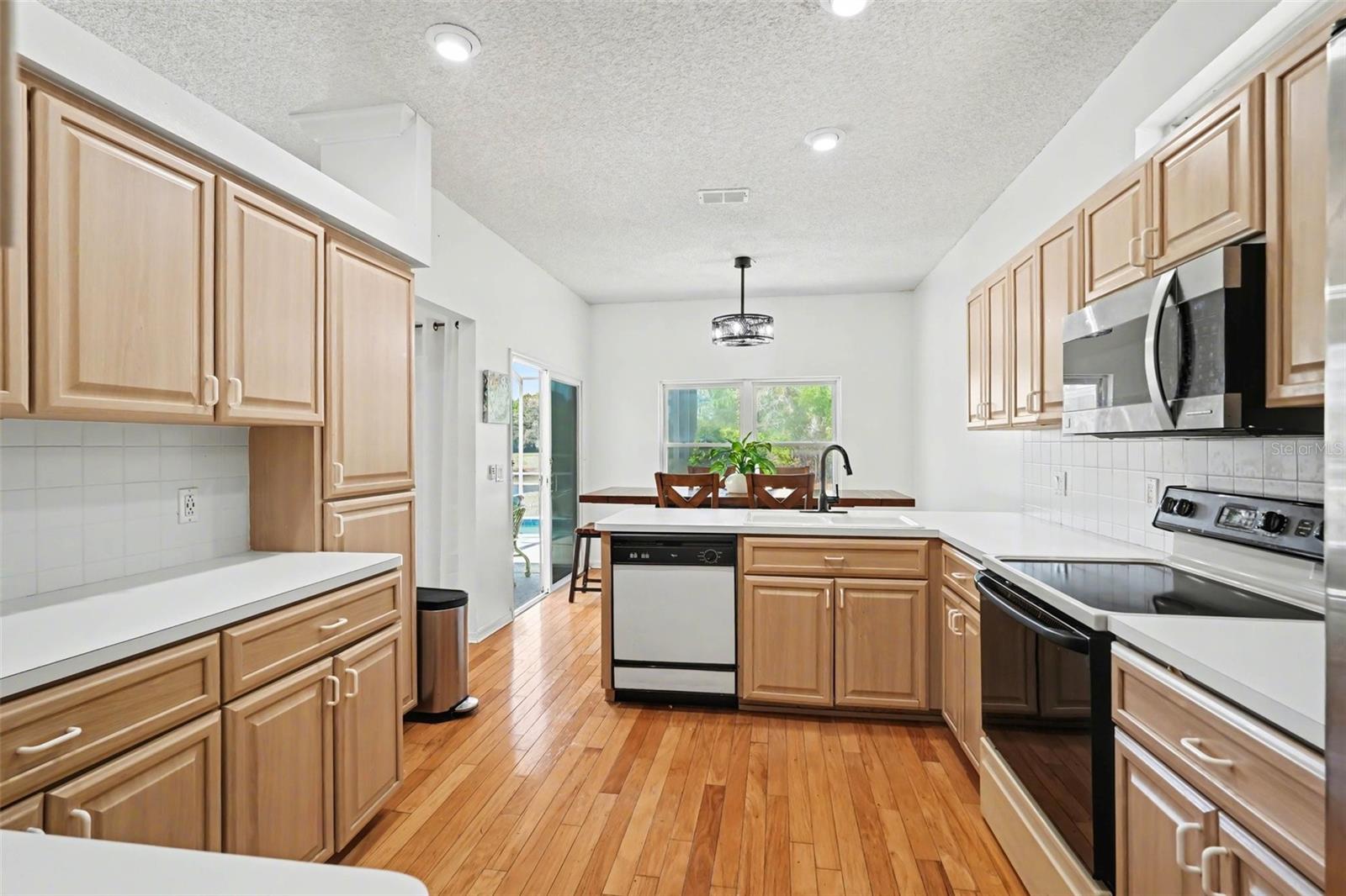 Image 13 of 34 For 10093 Holly Berry Drive