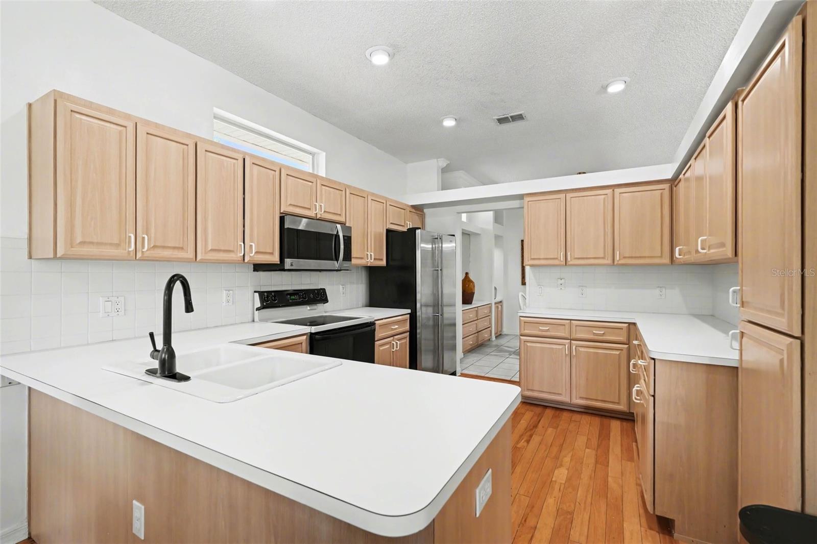 Image 14 of 34 For 10093 Holly Berry Drive