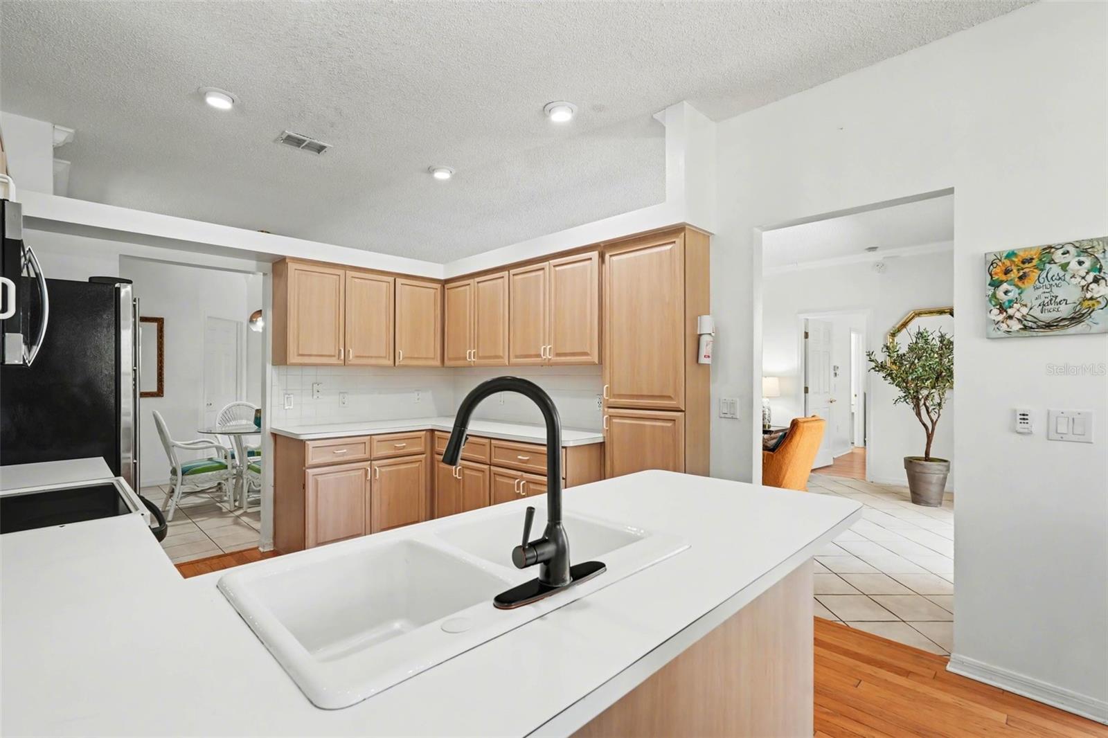 Image 15 of 34 For 10093 Holly Berry Drive