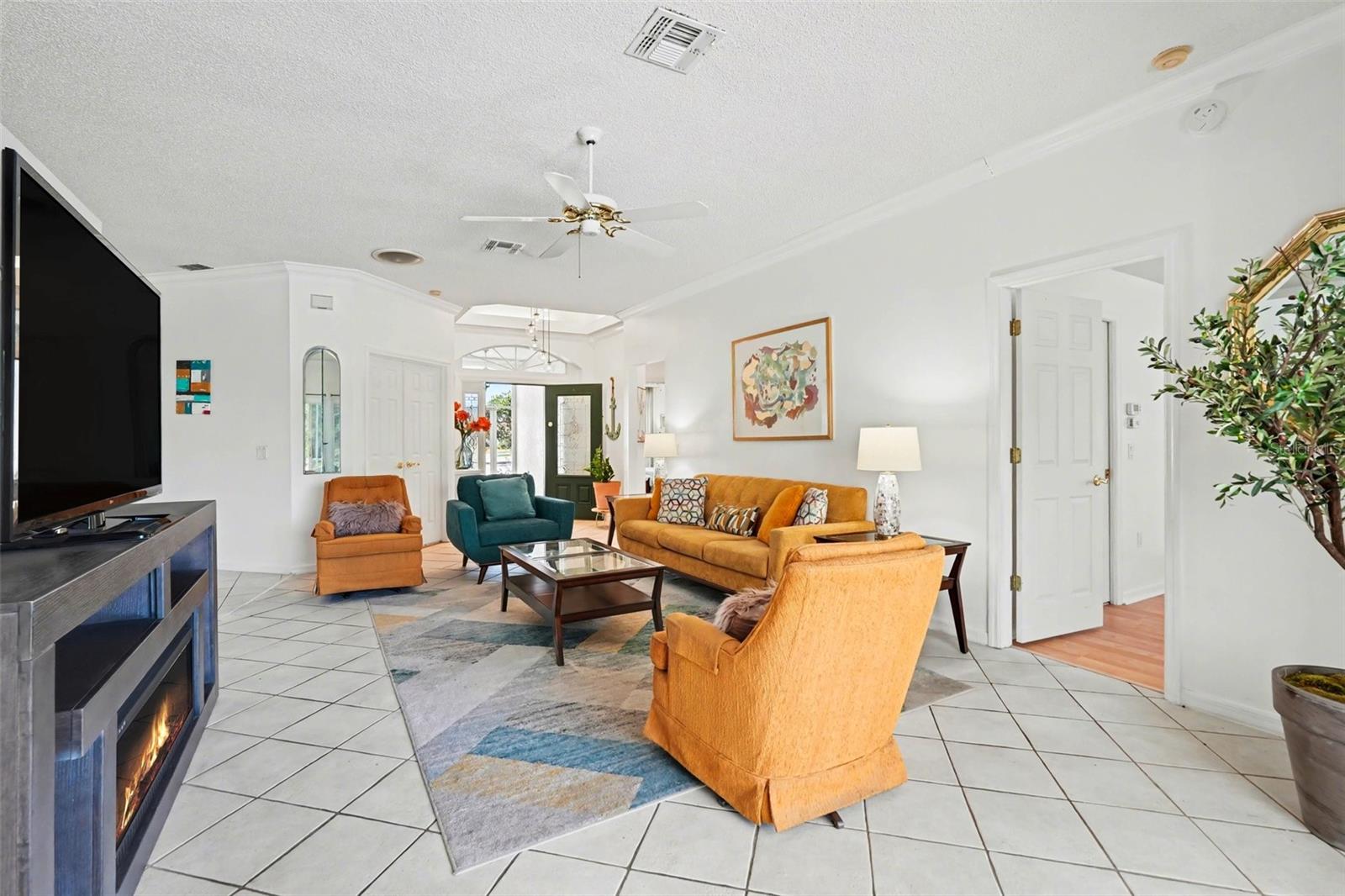 Image 6 of 34 For 10093 Holly Berry Drive