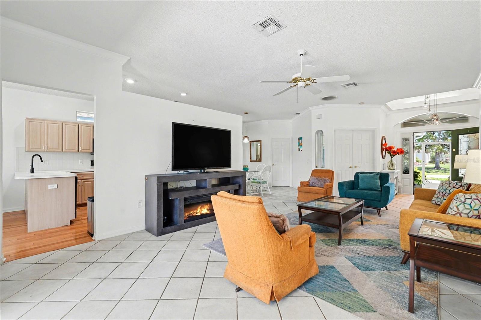 Image 7 of 34 For 10093 Holly Berry Drive