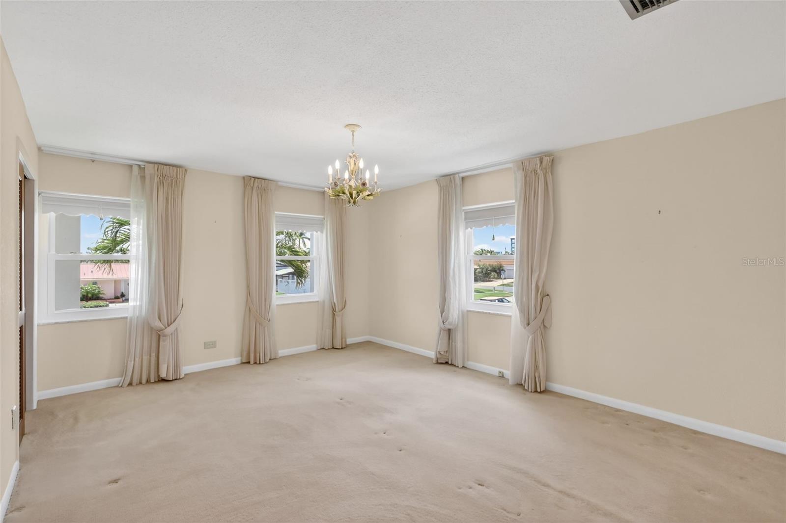 Image 15 of 78 For 350 Harbor Passage