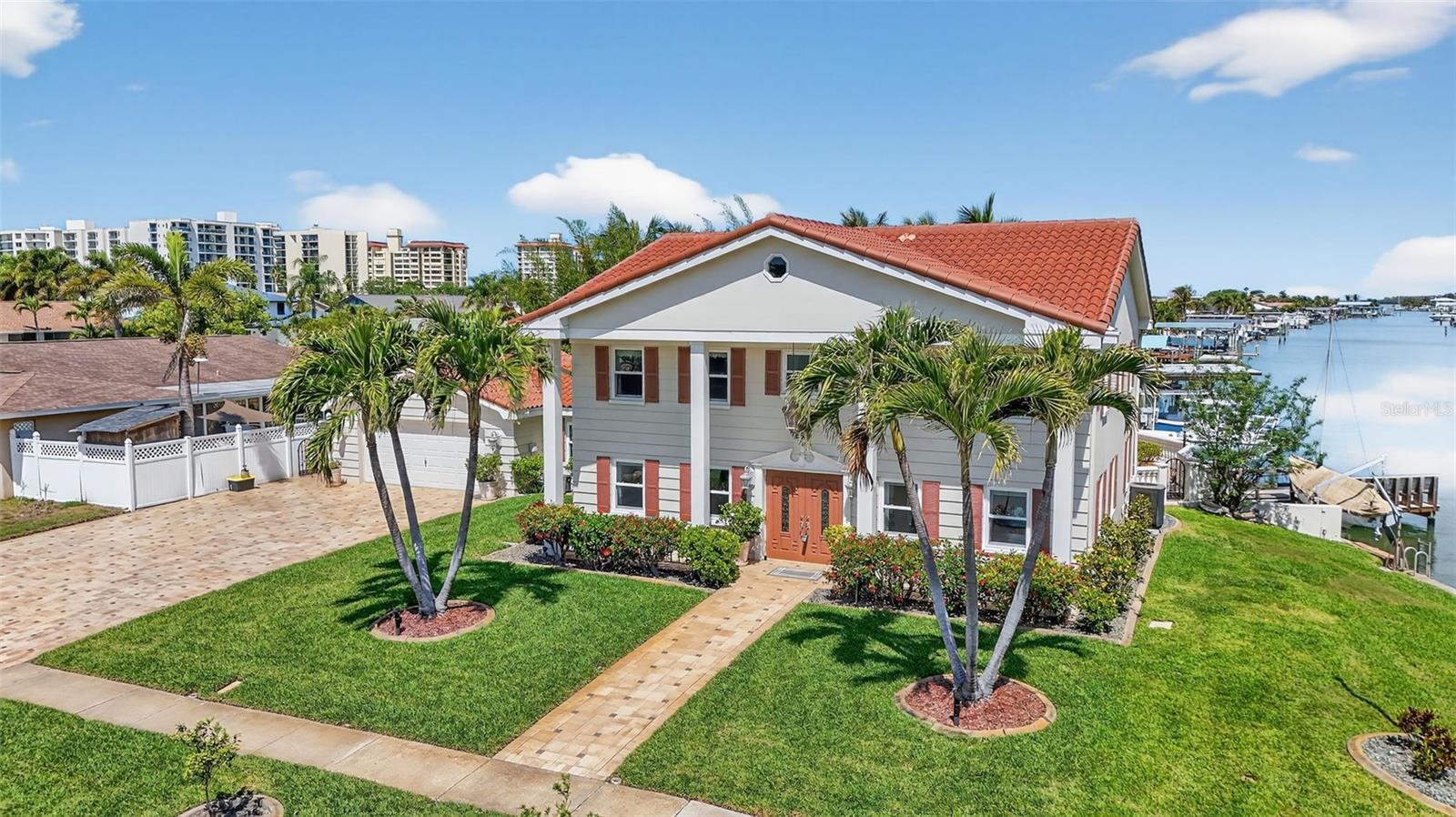 Image 2 of 78 For 350 Harbor Passage