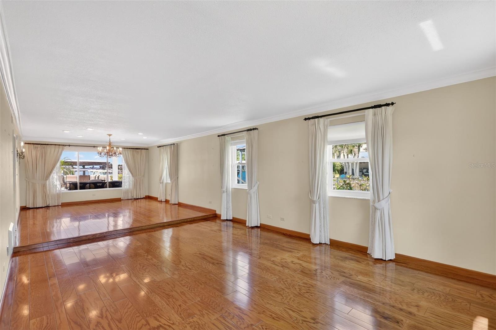 Image 25 of 78 For 350 Harbor Passage