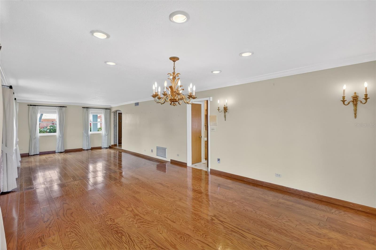 Image 26 of 78 For 350 Harbor Passage