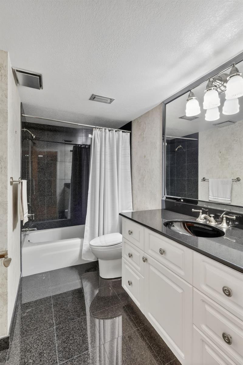 Image 31 of 78 For 350 Harbor Passage