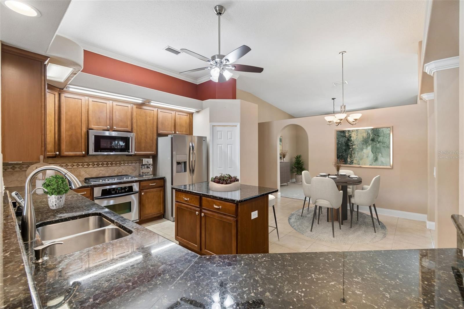 Listing photo id 12 for 3400 Marble Crest Drive