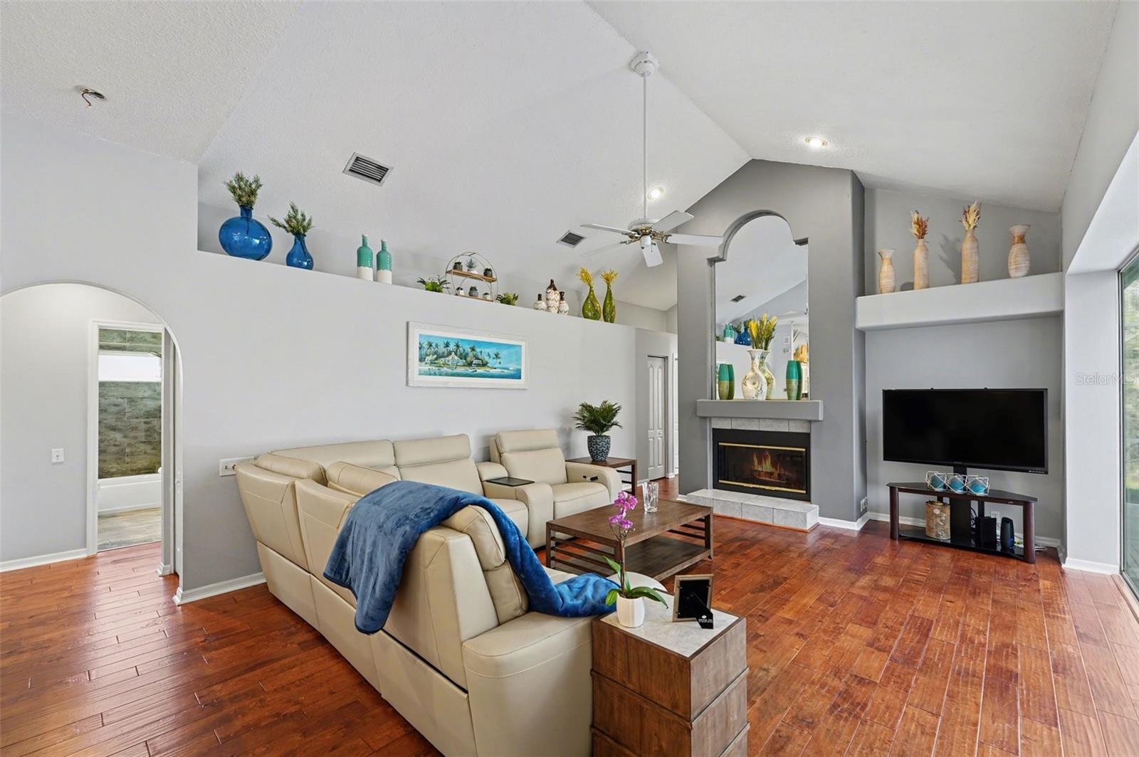 Image 18 of 46 For 4491 Fallbrook Boulevard