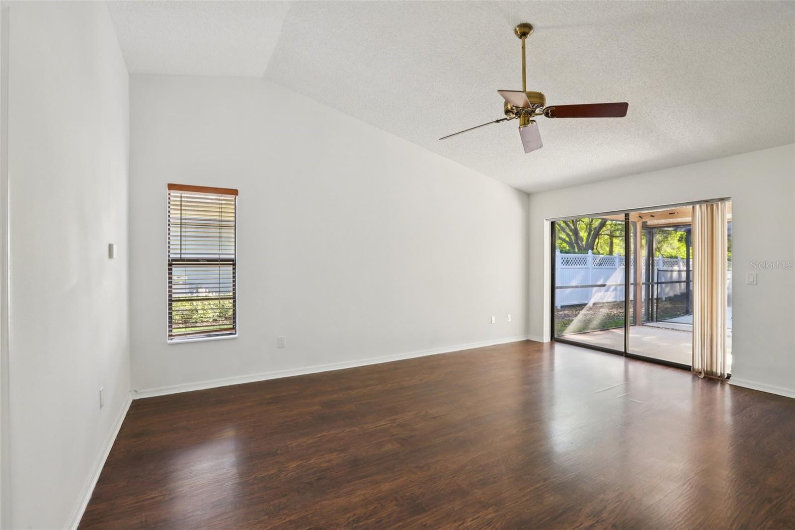 Image 18 of 90 For 17922 Clear Lake Drive