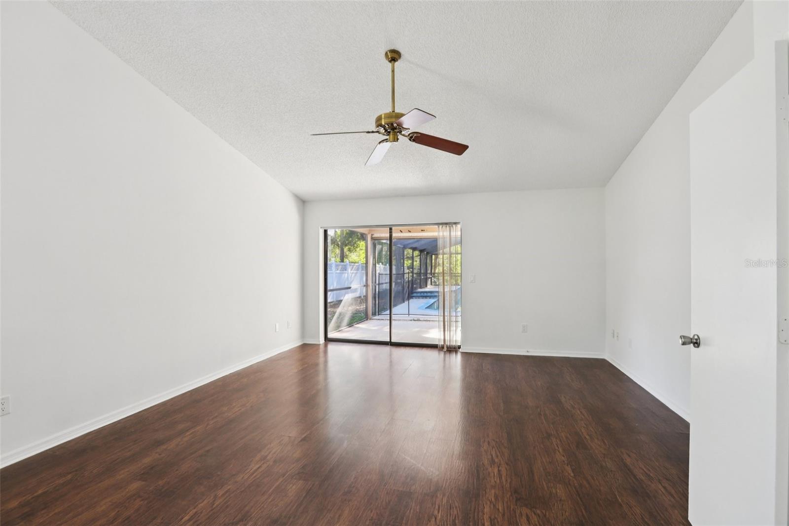 Image 19 of 90 For 17922 Clear Lake Drive