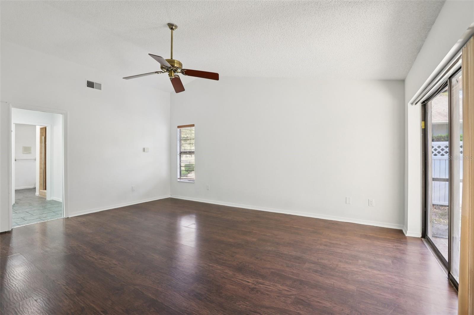 Image 20 of 90 For 17922 Clear Lake Drive