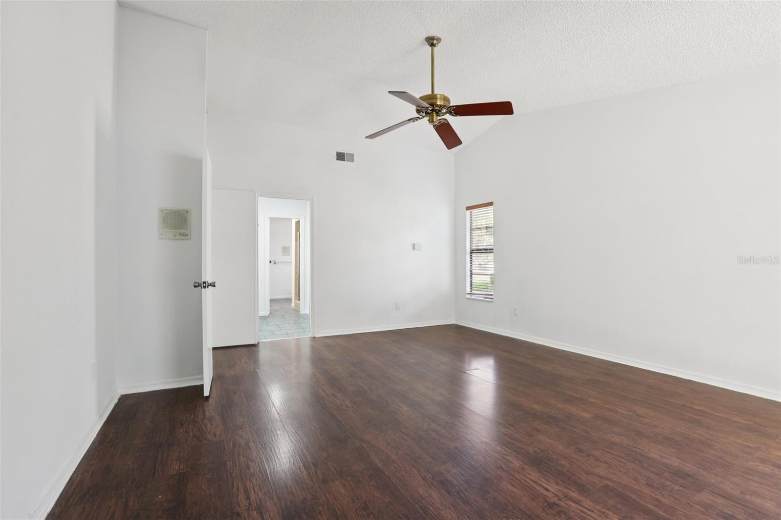 Image 21 of 90 For 17922 Clear Lake Drive